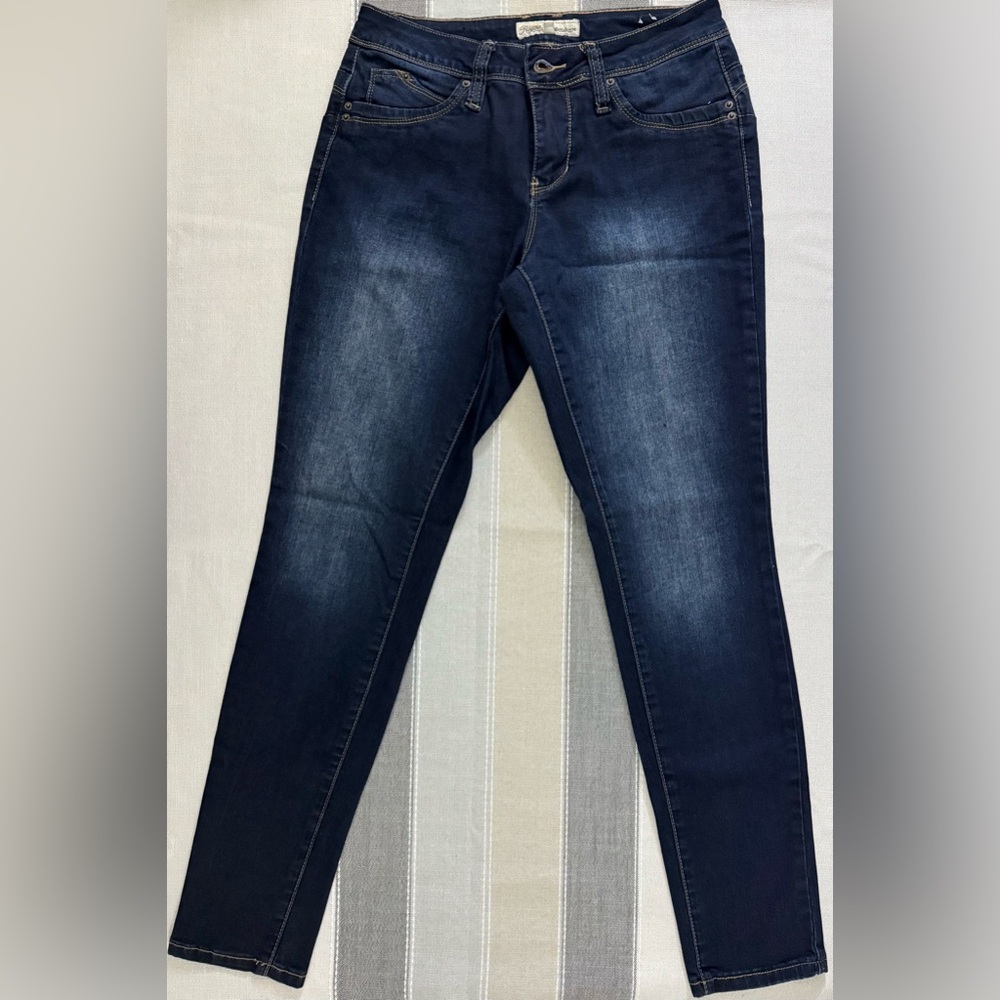 YMI Royalty For Me WannaBettaButt Dark Wash Denim Blue Jeans Size 4